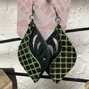 Custom leather earrings - green/black